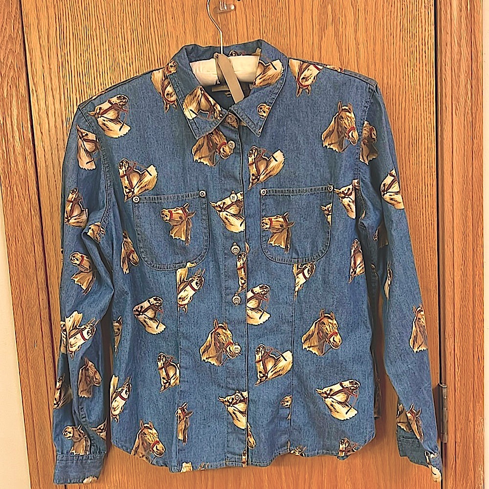 Horse print button down shirt: 100% cotton w/ denim look. Women M, Liz Claiborne